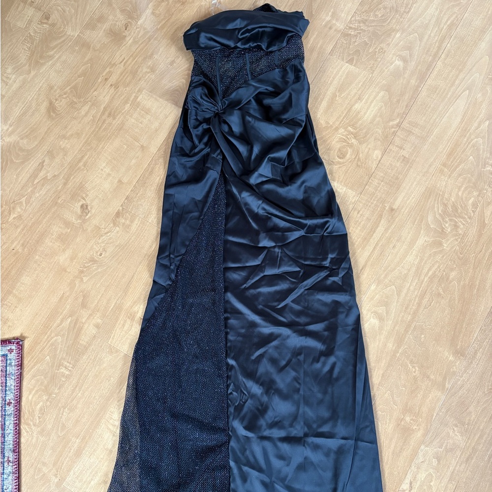 Elegant Black Strapless Evening Dress